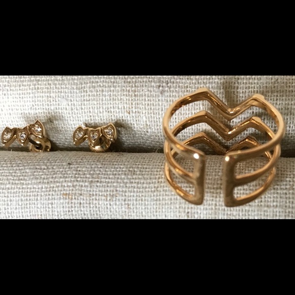 🎉 2 FOR 1 DELICATE MARQUISE STUDS AND SPARKLE RING.🎉 - Picture 4 of 7